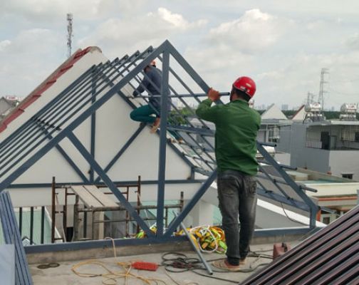 Thi công lắp đặt mái thái, rào chắn cho tầng thượng nhà 3 lầu tại TPHCM, Cần Giuộc, Long An